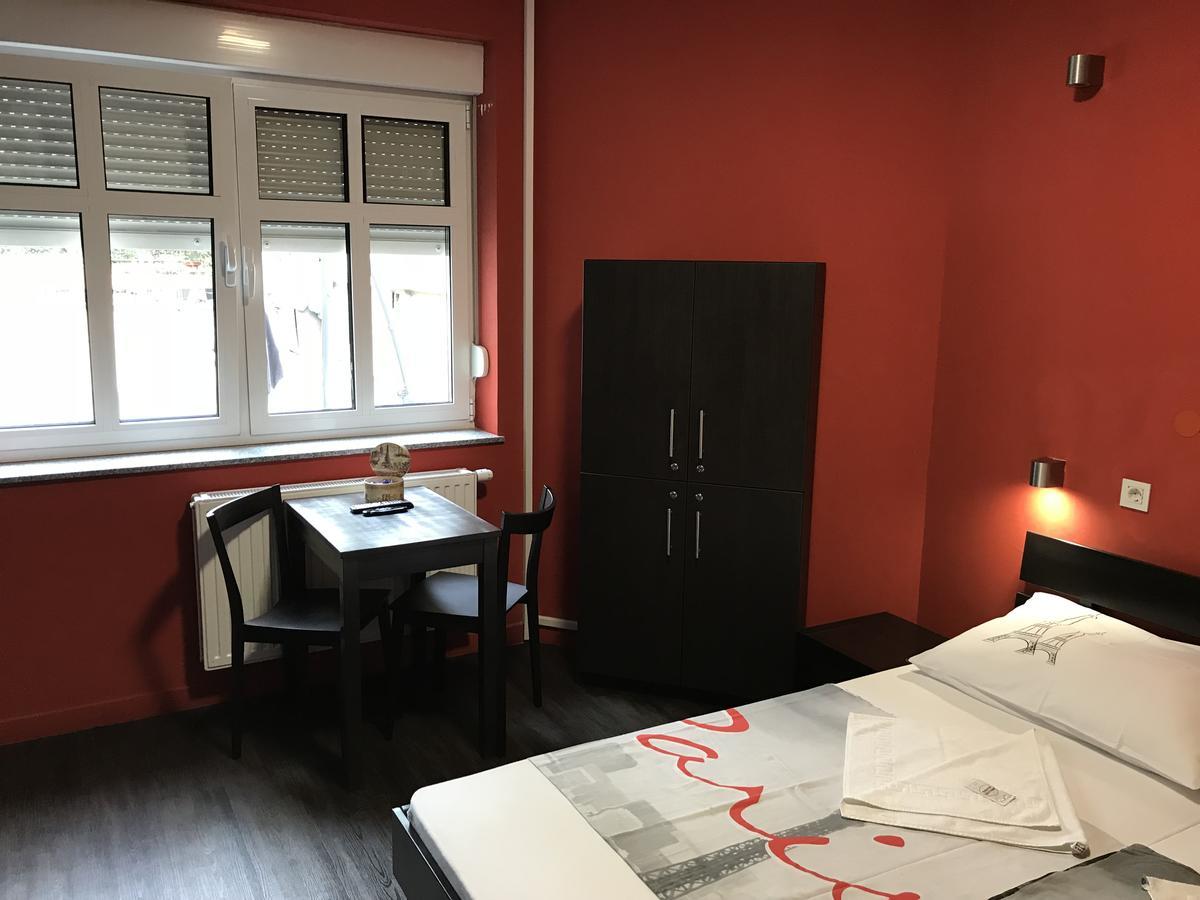 Hostel Paris Загреб Экстерьер фото